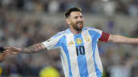 ميسي ينال جائزة فريدة من نوعها بعد إنجازه التاريخي (فيديو)