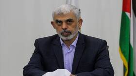 "هآرتس": السنوار خاض اشتباكا مسلحا مع جنود إسرائيليين قبل اغتياله وألقى عليهم قنابل يدوية