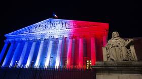 وزير خارجية فرنسا: باريس تناقش مع شركائها إمكانية دعوة أوكرانيا على الفور إلى الناتو