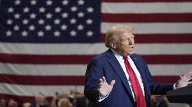 ترامب: هاريس تهدد الديمقراطية الأمريكية