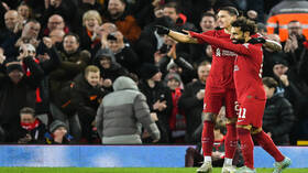 بالفيديو.. نونيز يتدخل لحماية صلاح من "تصرفات" لاعب تشيلسي