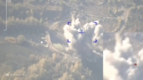 بدقّة متناهية.. المقاتلات الروسية تدمّر جسرا حيويا في خاركوف شرق أوكرانيا