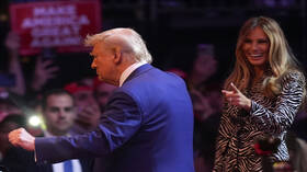 ظهور لافت لميلانيا ترامب في تجمع انتخابي لزوجها (صور+ فيديو)