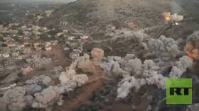 مشاهد لتفجير القوات الإسرائيلية المنازل في بلدة عيترون اللبنانية