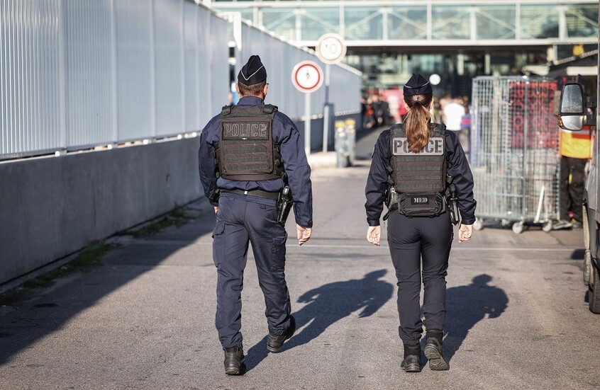 فرنسا.. إضرام النار في بوابة مسجد بمدينة أميان شمال البلاد والشرطة تفتح تحقيقا (صور)