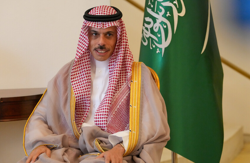 ترامب أم هاريس؟.. بن فرحان يوضح موقف السعودية من انتخابات أمريكا