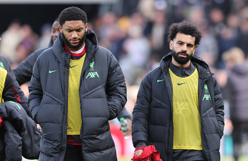 مدافع ليفربول يصف زميله صلاح بكلمة واحدة