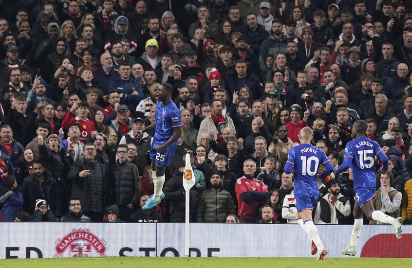 "سجد شكرا لله".. نجم تشيلسي يشعل مواقع التواصل الاجتماعي (صورة)