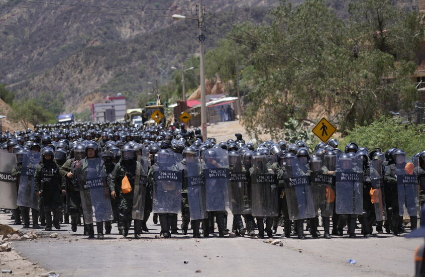 بوليفيا.. إصابة أكثر من 90 شرطيا نتيجة الاشتباكات مع أنصار موراليس