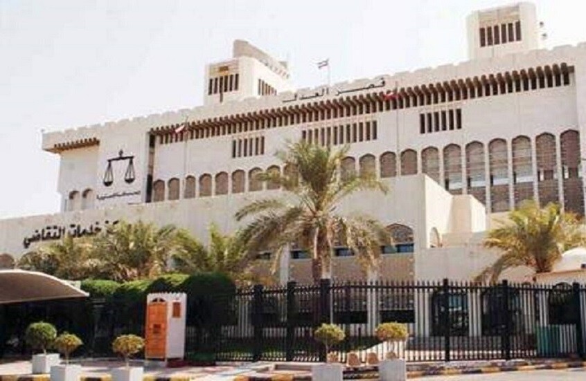 الكويت.. حبس "3 مغردين" سنتين بتهم الطعن في الذات الأميرية