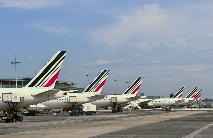 الخطوط الجوية الفرنسية تعلق رحلاتها فوق البحر الأحمر بسبب جسم مضيء