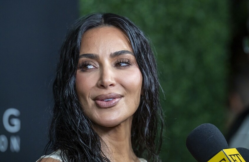 كيم كارداشيان تثير ضجة بارتدائها قطعة مجوهرات تاريخية تعود للأميرة الراحلة ديانا (صور)