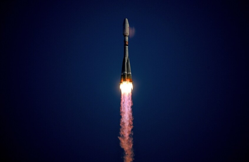 إطلاق الصاروخ "سيوز-2.1b" حاملا قمرين صناعيين إلى الفضاء (فيديو)