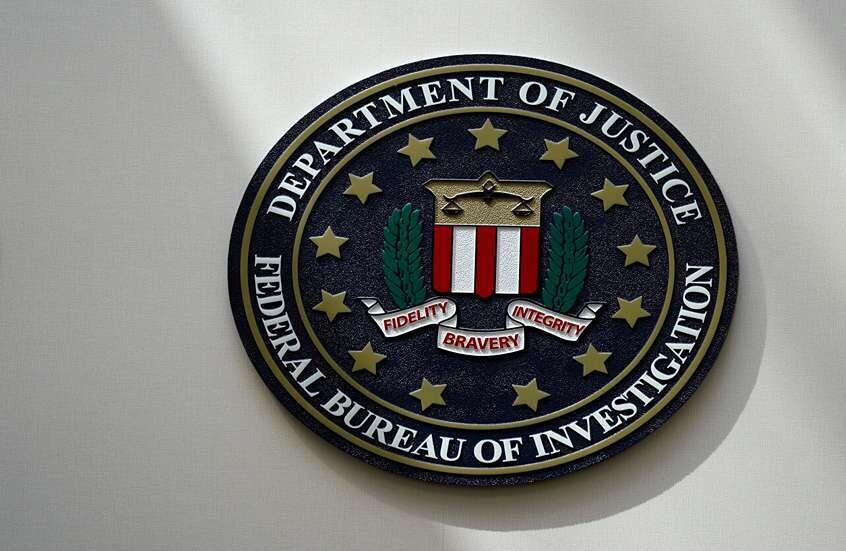 مكتب التحقيقات الفيدرالي: نحن على علم بالتهديدات بوجود قنابل في مراكز الاقتراع بعدة ولايات