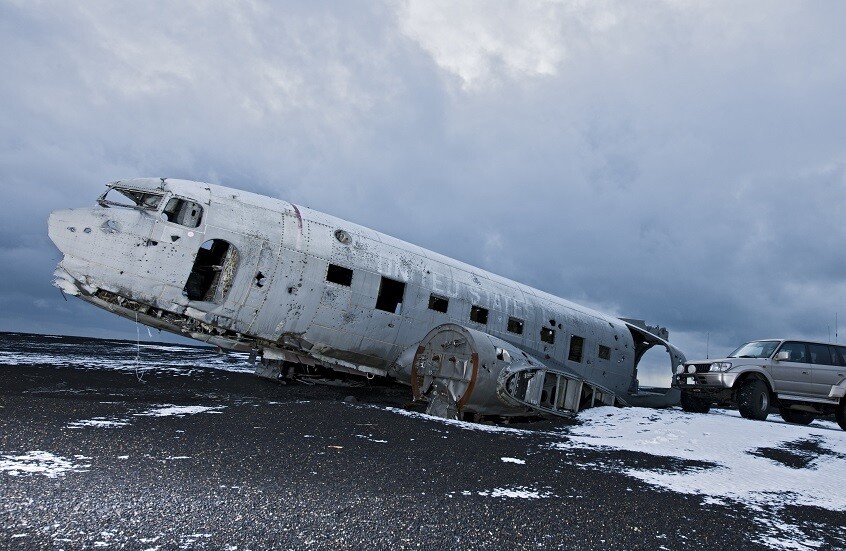 مصرع 5 أشخاص في حادث تصادم طائرة صغيرة بمركبة بعد إقلاعها في ضواحي مدينة فينيكس الأمريكية