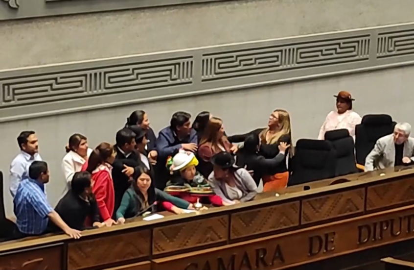 شجار في برلمان بوليفيا بسبب اختيار رئيس الكونغرس