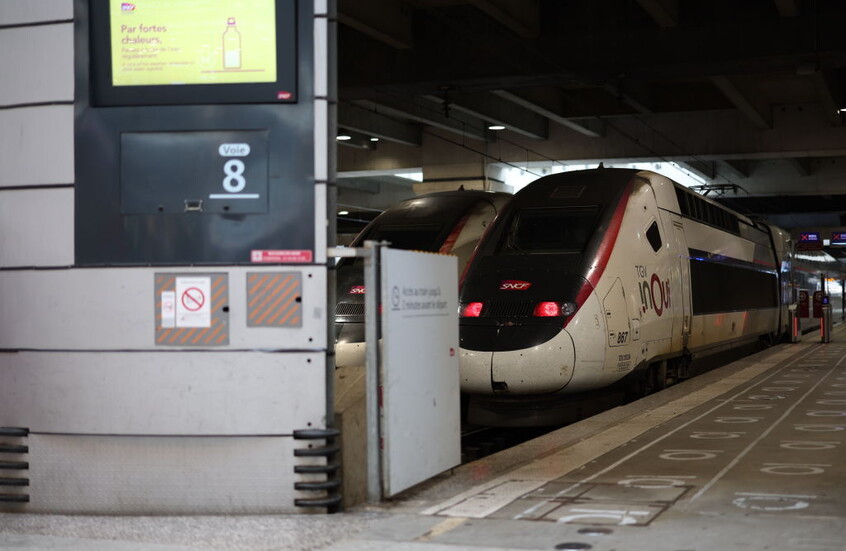 عمال السكك الحديدية في فرنسا يهددون بالإضراب لأجل غير مسمى