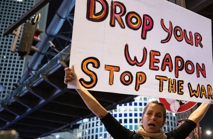 تباين ملحوظ في آراء الإسرائيليين اليهود والعرب حول "حرب لبنان" و"رحيل السنوار"