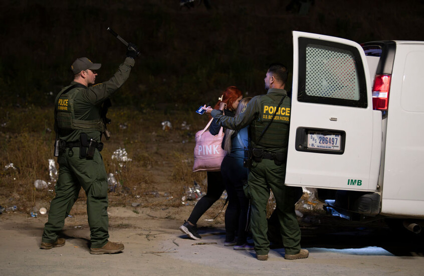 العثور على أكثر من 250 مهاجرا في مقطورة بالمكسيك