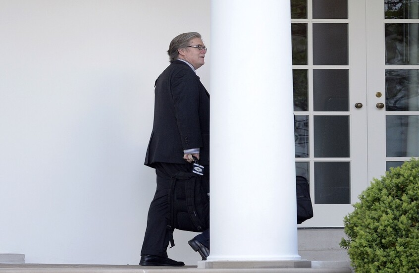 مستشار سابق لترامب: أموالنا المخصصة لكييف نفدت ولتدفع أوروبا "الحريصة" من جيبها