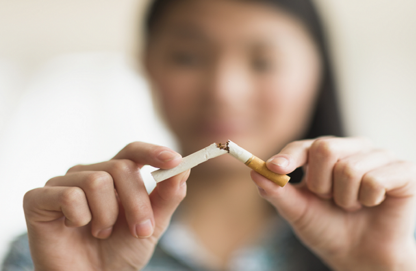 الإقلاع عن التدخين كم يطيل العمر؟.. دراسة حديثة تقدم إجابة قد تدفع كثيرين لرمي سجائرهم فورا!