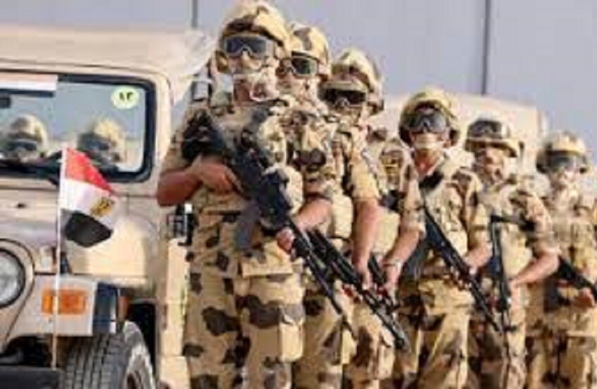 مصر.. حظر استيراد أي ملابس تشبه زي الجيش