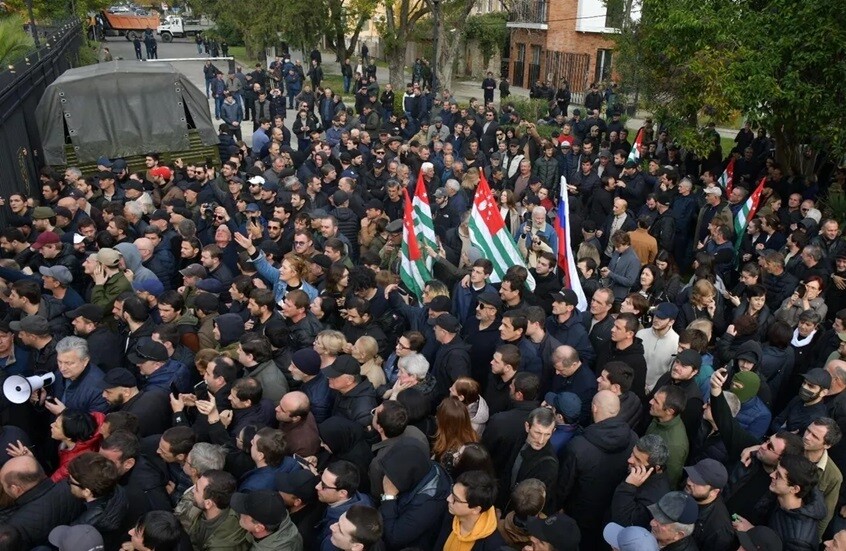 الخارجية الروسية تعرب عن قلقها إزاء الأحداث في أبخازيا وتأمل في حلها سلميا