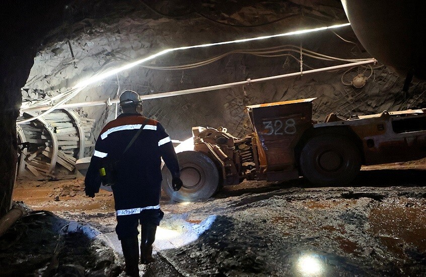 بعد وقوع زلزال.. انهيار سقف داخل منجم في شرق روسيا