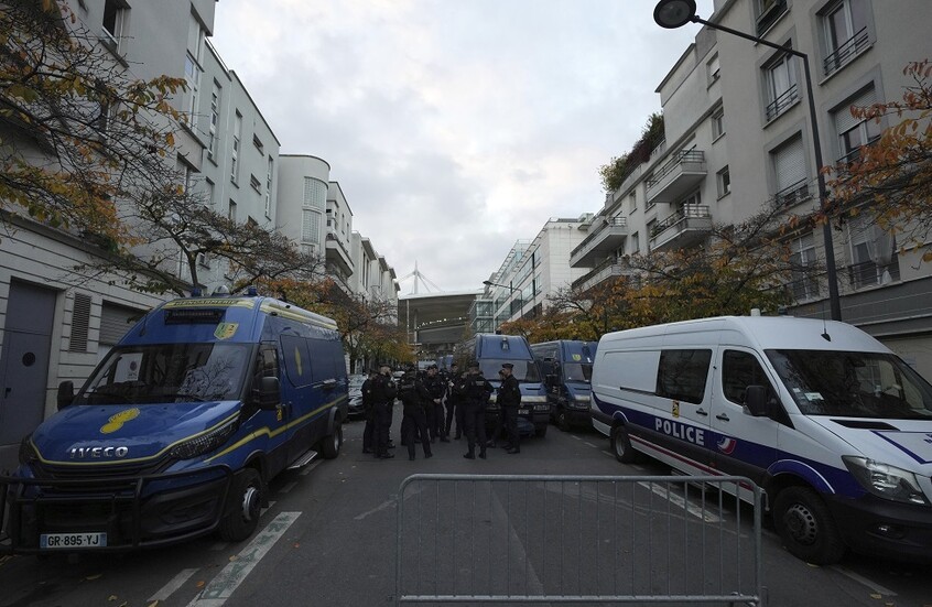 فرنسا.. تفاصيل جديدة عن عملية احتجاز رهائن بمطعم في ضواحي العاصمة باريس (صور + فيديو)