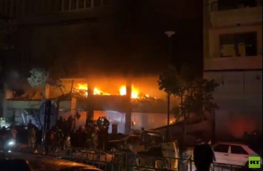 مراسلة RT: مقتل شخصين في غارة إسرائيلية استهدفت منطقة الملا مار الياس في العاصمة بيروت (صور + فيديو)
