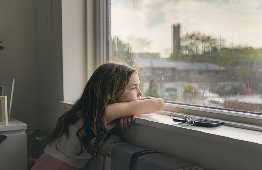 كيف تؤثر الصدمات المبكرة على الصحة النفسية للأطفال؟