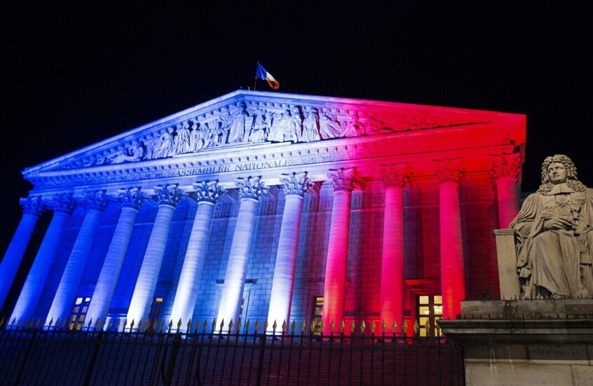 نائب فرنسي يدعو إلى اجتماع عاجل للبرلمان على خلفية السماح لأوكرانيا بضرب الأراضي الروسية