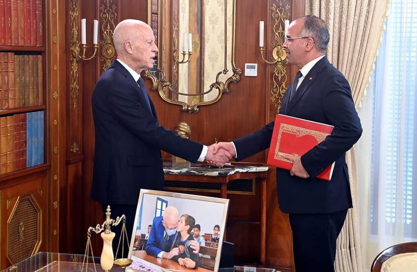 الرئيس التونسي يؤكد على ضرورة تطهير البلاد وإزالة العقبات القانونية لتحقيق مشاريع التنمية (فيديو)