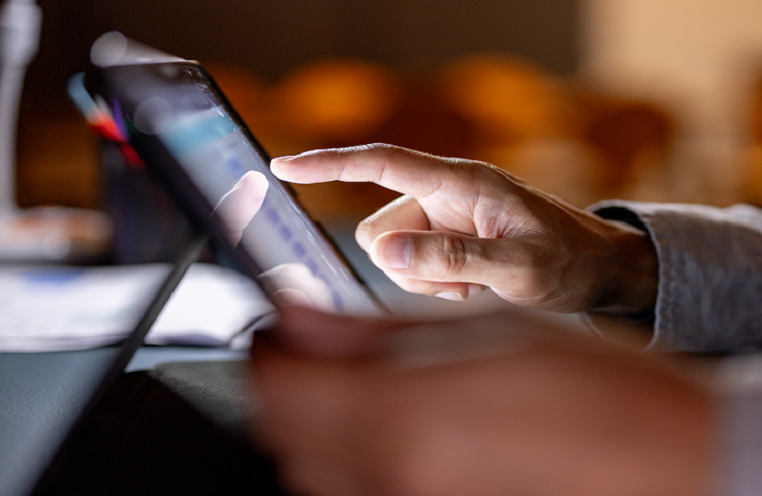 الإنترنت قد يجعلنا أكثر سعادة.. لكن بعمر محدد!