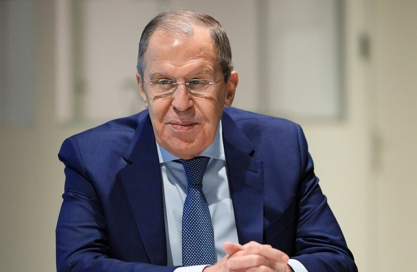 لافروف: زيلينسكي يتهم أسياده بتركه أعزل