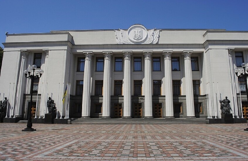 نائب أوكراني يكشف مسرحية زيلينسكي الفاشلة أمام البرلمان بعد ضربة "أوريشنيك"