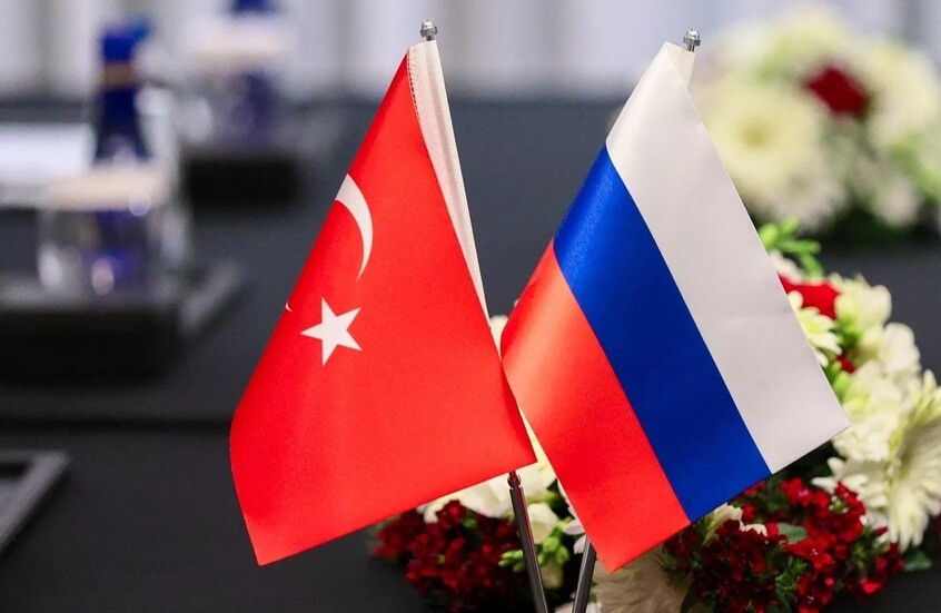 وزير الخارجية الروسي ونظيره التركي يبحثان هاتفيا العلاقات الثنائية