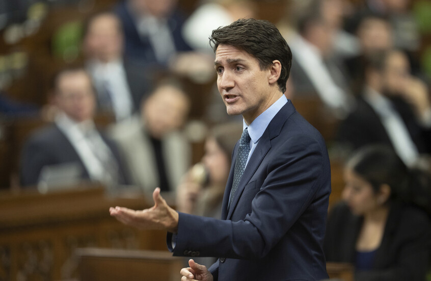 وسط احتجاجات عنيفة في مسقط رأسه.. رقص جاستين ترودو خلال حفل نجمة شهيرة يثير غضب الكنديين (فيديو)