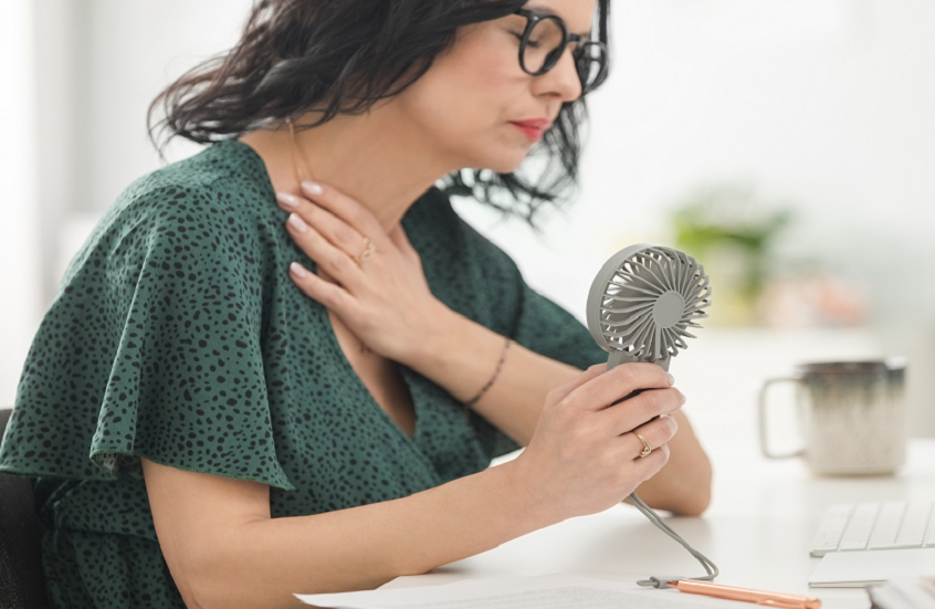 تأثير انقطاع الطمث على تفاقم أعراض التهاب المفاصل