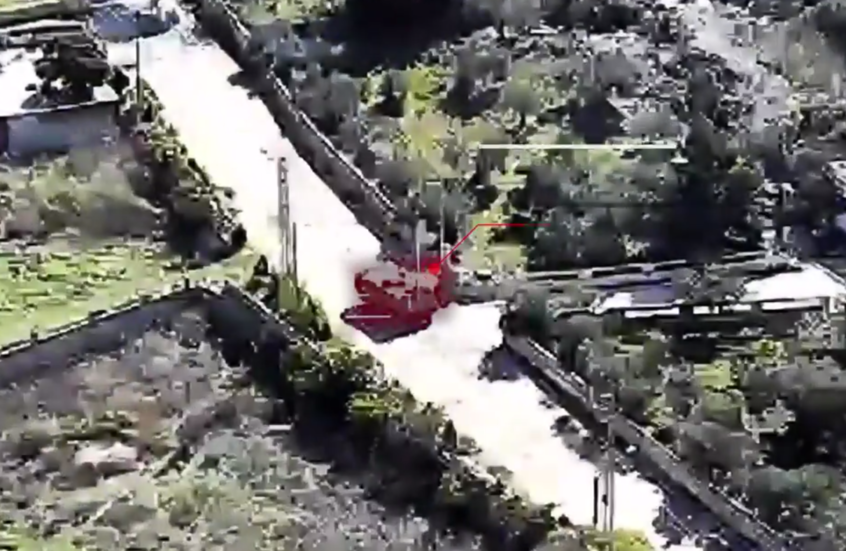 "توجه المحلّقة بشكل مباشر نحوها".. حزب الله يعرض مشاهد من استهدافه ناقلة جند إسرائيلية (فيديو)