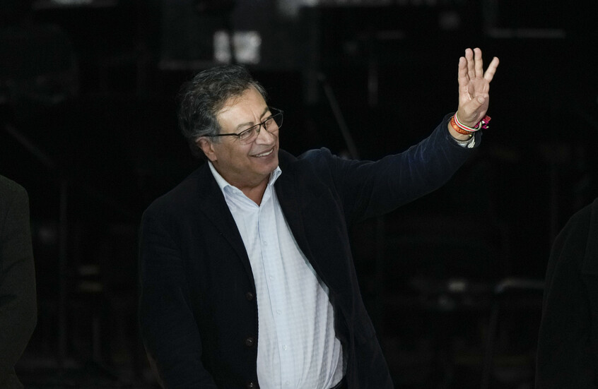 رئيس كولومبيا يرحب بخطط ترامب لإنهاء النزاعات