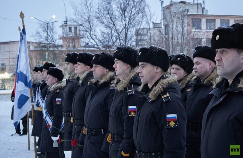 رفع الستار عن اللوحات التذكارية لتكريم ضباط مشاة البحرية