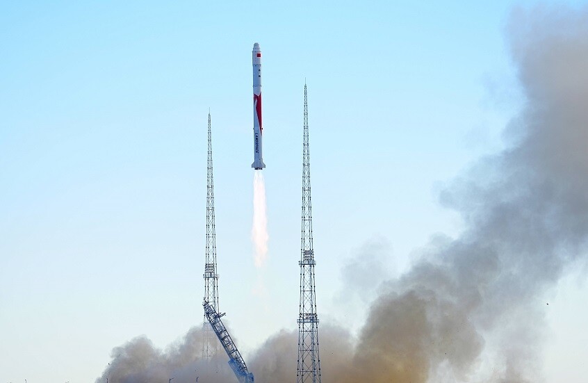 الصين تطلق قمرين تجريبيين