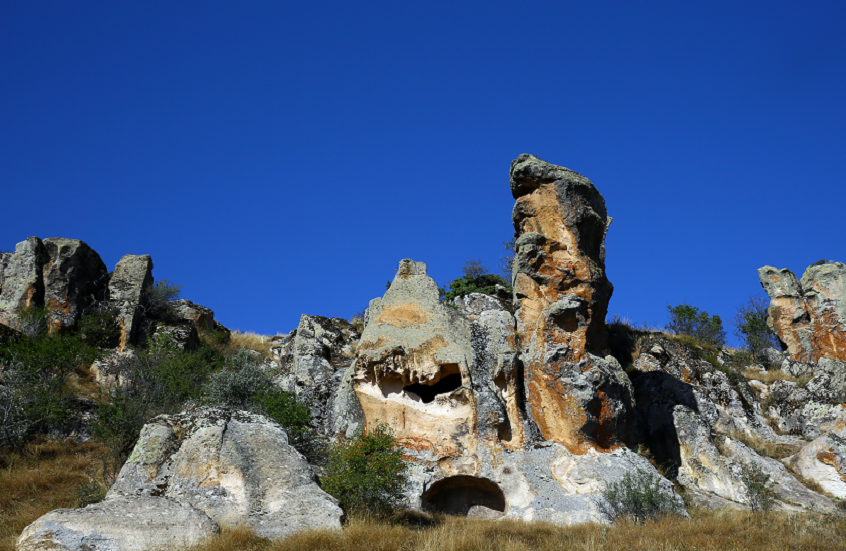 فك رموز نقش محفور على تمثال من عهد ملك "حوّل كل ما يلمسه إلى ذهب"