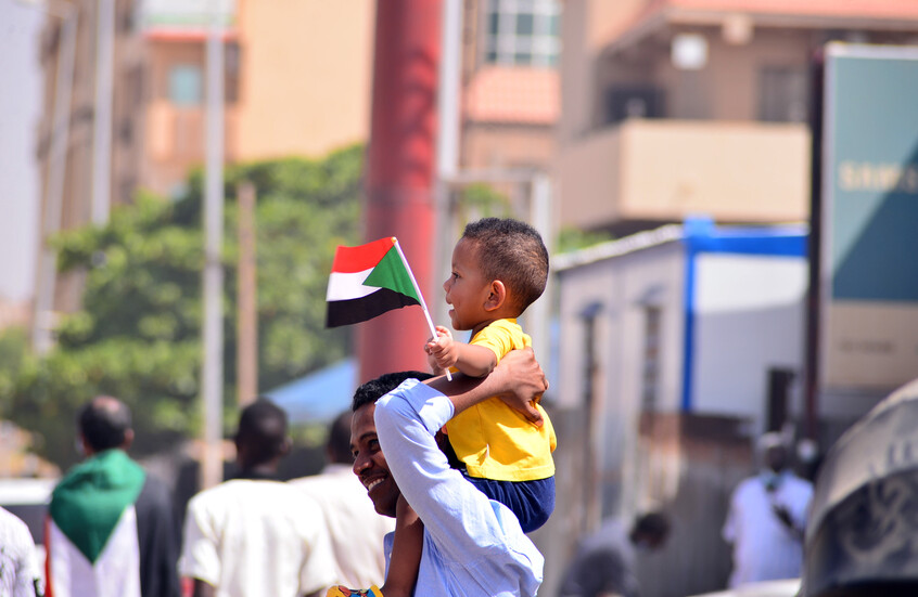 "شكرا روسيا".. مسيرة شعبية في إقليم دارفور غرب السودان.. (فيديو)