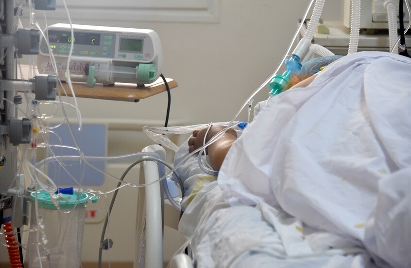 تونس.. وفاة أستاذ تربية إسلامية أضرم النار في جسده (صورة)