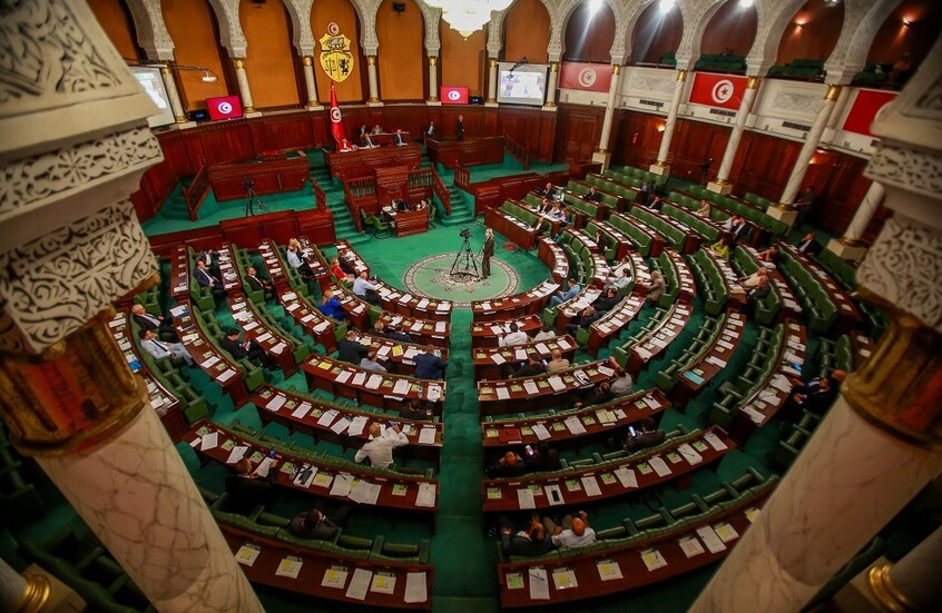 تونس.. البرلمان يصادق على فصل يهم التونسيين المقيمين بالخارج