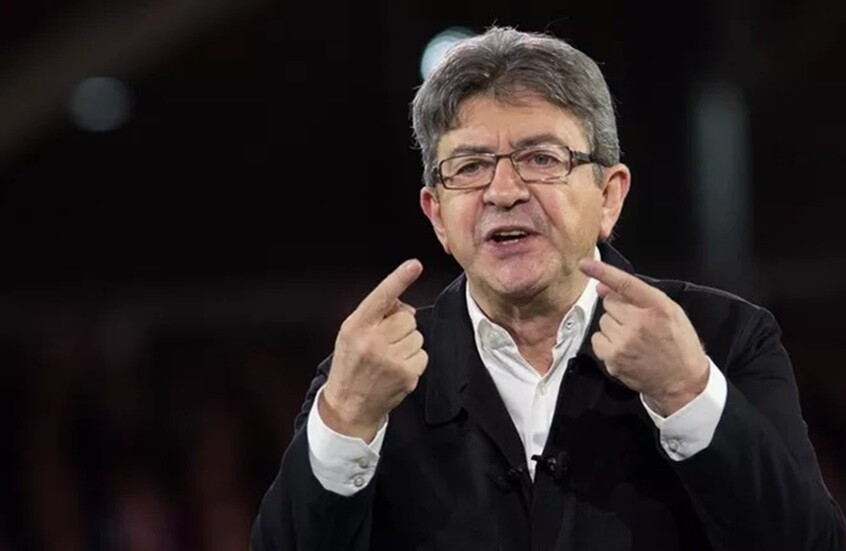 زعيم المعارضة اليسارية في فرنسا يطالب ماكرون بالاستقالة