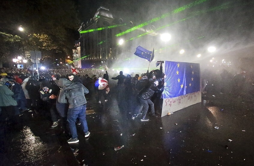 الأمن الجورجي يخلي وسط تبليسي من المتظاهرين (صور+فيديو)