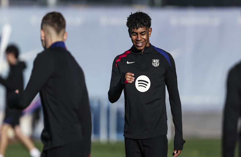 فليك يعلن جاهزية لامين جمال للعب مع برشلونة